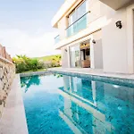 Meyra Villa *
